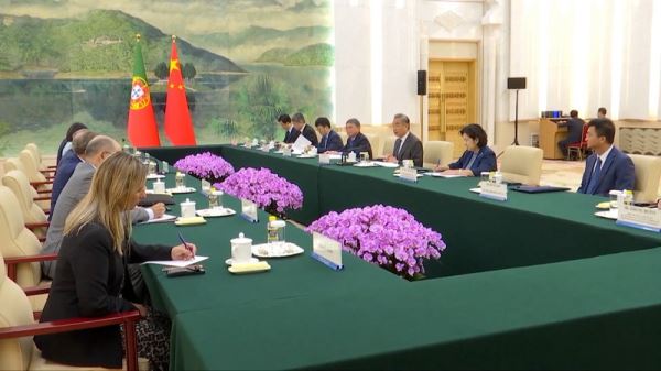 Глава МИД Китая Ван И провёл встречу с португальским коллегой Паулу Ранжелом