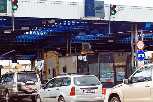 Европейский шлагбаум: Польша закрыла границу с Беларусью, сотни людей застряли в очередях