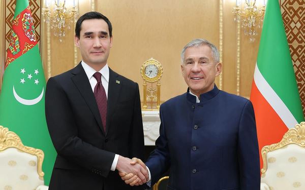 Президент Туркменистана поздравил Рустама Минниханова с переизбранием