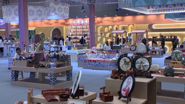 Выставка-ярмарка «Шёлковый путь» собрала в Дуньхуане делегатов из десятков стран