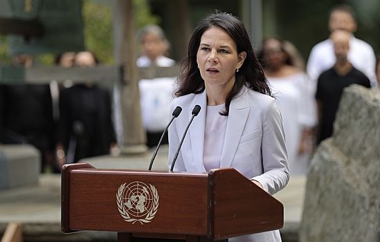 Экс-глава МИД Германии Бербок удивила своим видом и новым заявлением