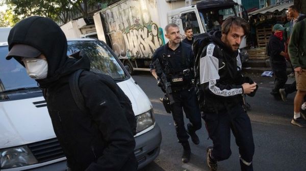 BFMTV: число протестующих во Франции достигло 175 тысяч