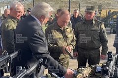 Путин в военной форме посетил полигон Мулино