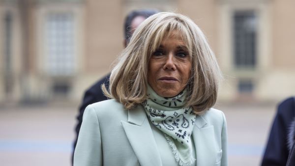 LBC: Брижит Макрон представит в суде доказательства того, что она женщина