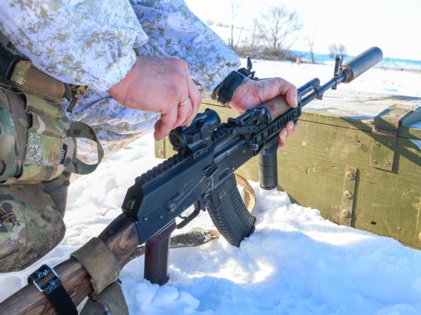 Спецназовец перепутал патроны и неожиданно 23 раза выстрелил в сослуживца