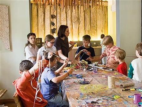 Галерея "Заварка" объявила о запуске семейной мастерской "Нити"