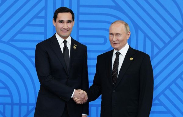 Президент России поздравил Сердара Бердымухамедова с днем рождения