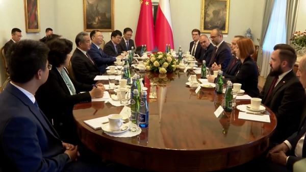 Министр иностранных дел КНР провёл переговоры в Польше