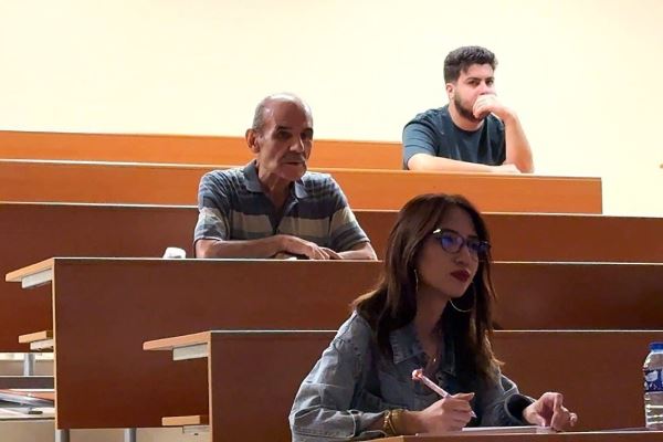 Пожилой турок поступил в университет и осуществил давнюю мечту