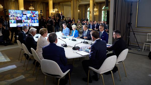 Макрон обсудил с премьер-министром Индии результаты работы «коалиции желающих»