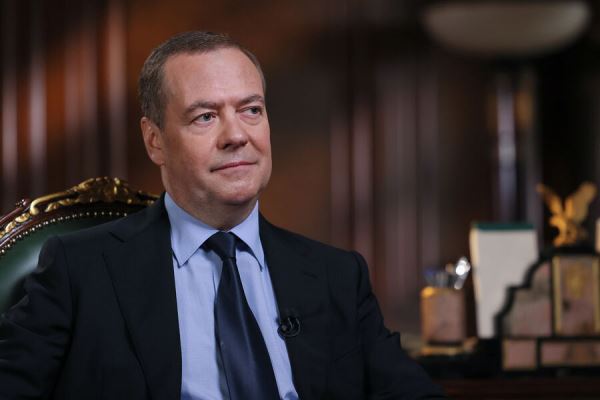 Медведев назвал «радужными фантазиями» рассуждения о «капитуляции» России