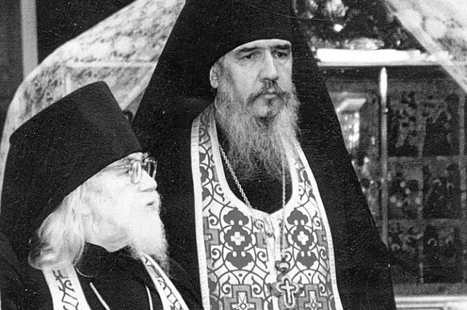 Архимандрит Иоанн (Крестьянкин) с архимандритом Антонием (Гулиашвили)