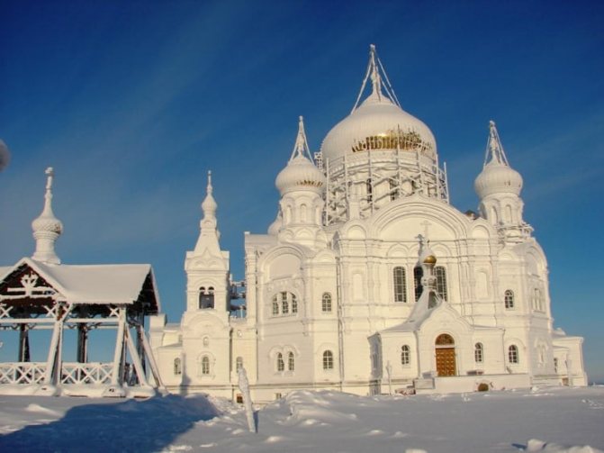Белогорский монастырь удивительно красив зимой