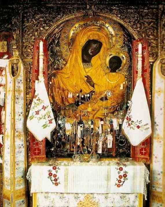 Чудотворная икона Богородицы «Скоропослушница». Написана на стене Афонского Дохиарского монастыря