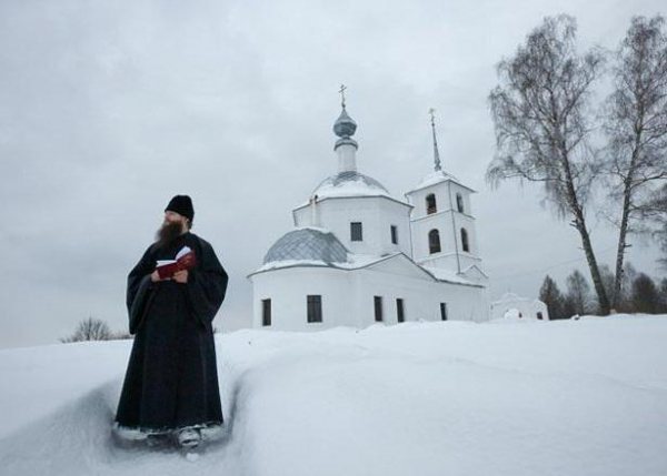 до какого времени церковь работает по будням