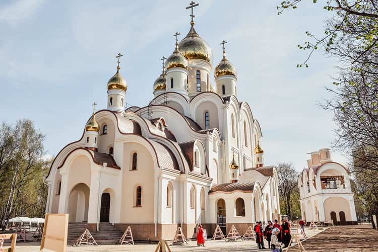 Храм Матроны Московской на ул Софьи Ковалевской поражает своим прекрасным видом