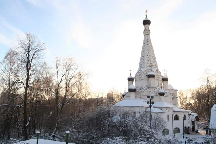 Храм Покрова Пресвятой Богородицы в медведкове в снегу
