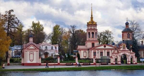 Храм Воздвижения Креста Господня в Алтуфьево, Москва. История, режим работы, расписание служб, фото, адрес, как добраться