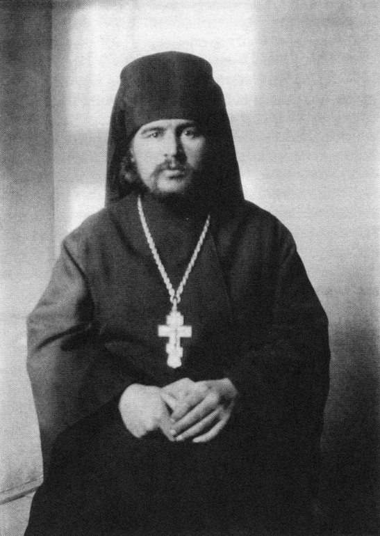Иеромонах Иоанн (Максимович). В Сербии, в Миликовском монастыре он был в 1926 году пострижен в монахи.