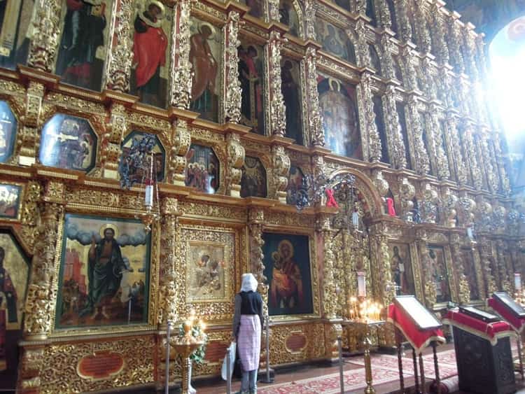 Иконостас в стилистике барокко в ипатьевском монастыре
