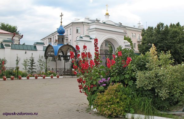 Колокола на территории Казанско-Богородицкого монастыря