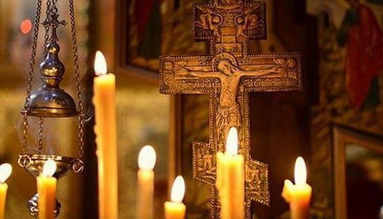 крест и свечи