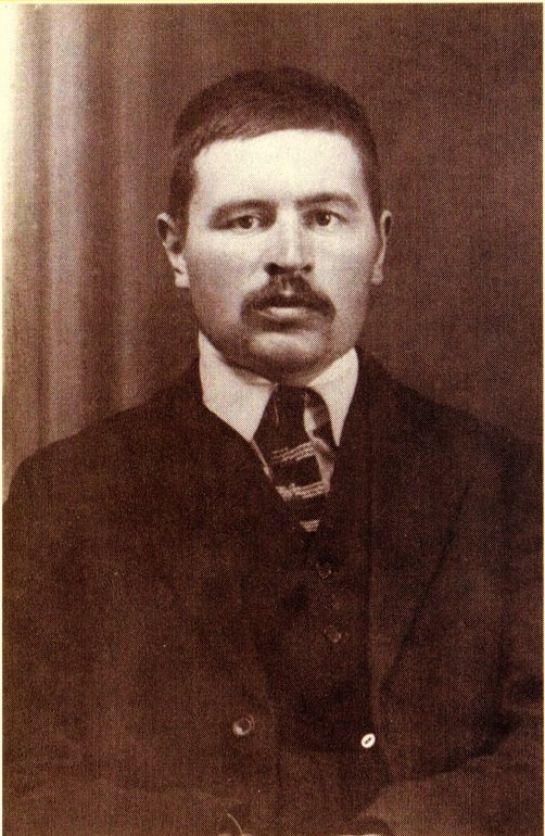 Михаил Максимович в двадцатилетнем возрасте. Примерно в это время он окончил кадетский корпус.