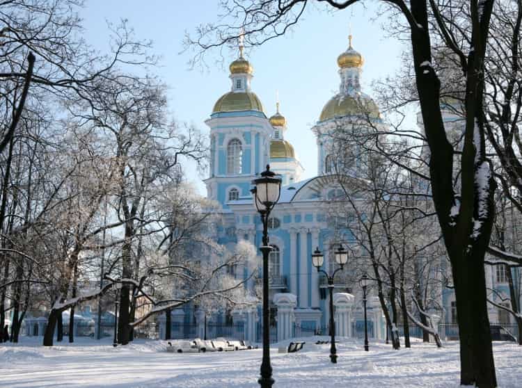 Никольский Собор в Санкт Петербурге зимой кажется еще прекрасным