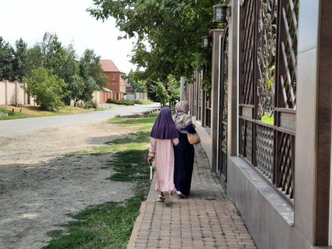 Оставьте открытым только лицо: можно ли православным посещать мечеть и что для этого нужно