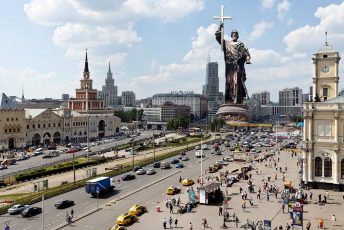 Памятник Владимиру Великому в Москве: зачем Путин переписывает историю?