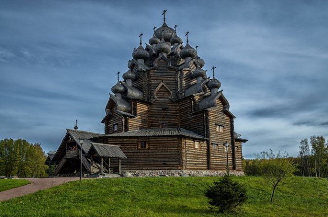 Покровская церковь в усадьбе Богословка