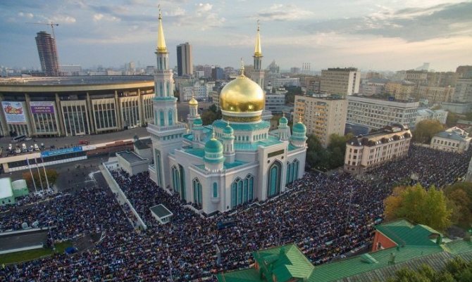 праздничный намаз в Москве