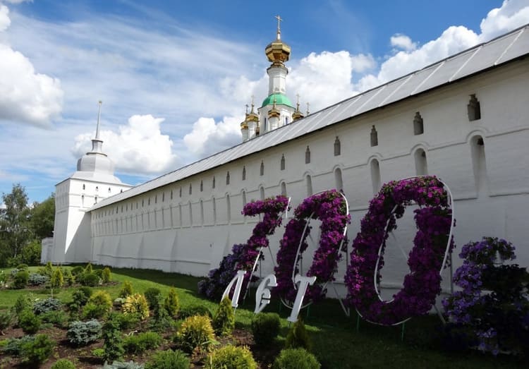 Свято Введенский Толгский женский монастырь находиться в Ярославле