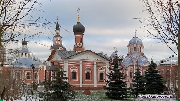 Тихвинская церковь и храм Иоанна Златоуста, Донской монастырь в Москве