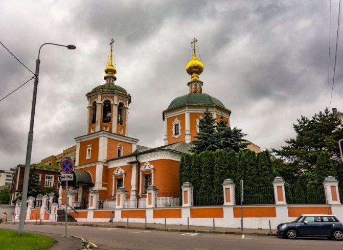 Троицкий храм в Москве, Троицкое Подворье, фото